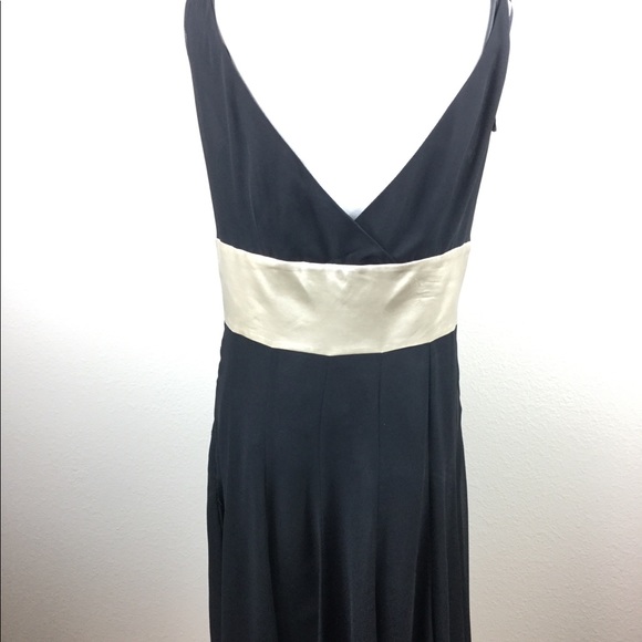 Scarlett black dress with cream colored bow - Picture 3 of 8